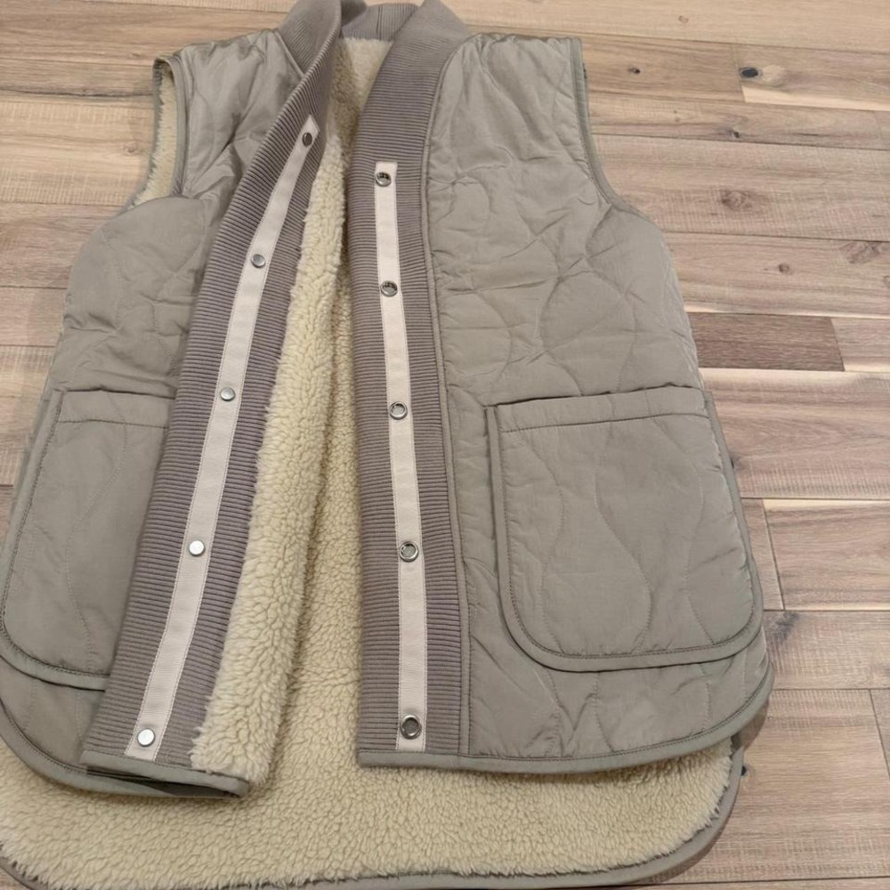 VARLEY Covey Reversible Quilt Gilet Sz small - Picture 2 of 6